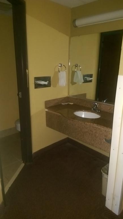 Days Inn & Suites By Wyndham Caseyville Zimmer foto